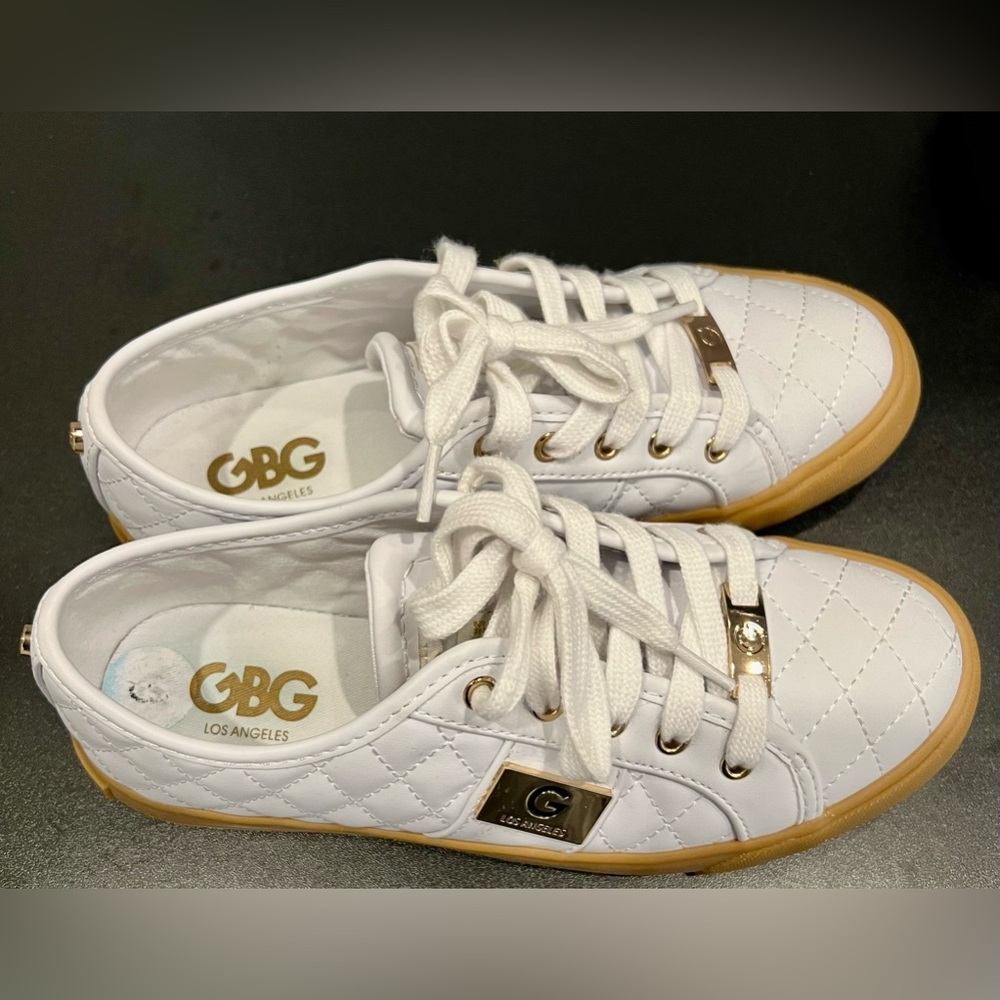 GBG Los Angeles Baker 2R Woman Sneaker Size:6 Man Made Upper . Closure : Lace up